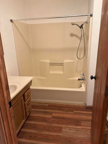 1204 Hillcrest Street, Mountain Grove, MO 65711