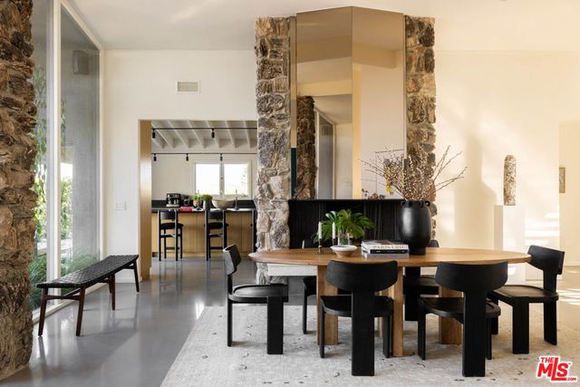 8559 Edwin Drive, Los Angeles, CA 90046