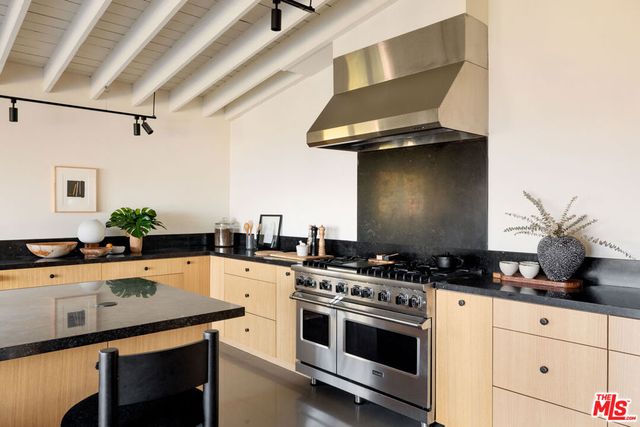 8559 Edwin Drive, Los Angeles, CA 90046