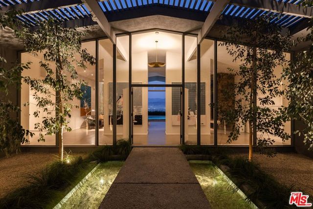 8559 Edwin Drive, Los Angeles, CA 90046