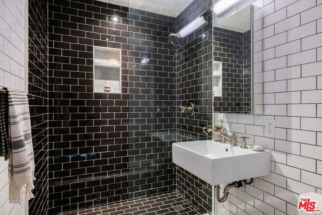 8559 Edwin Drive, Los Angeles, CA 90046