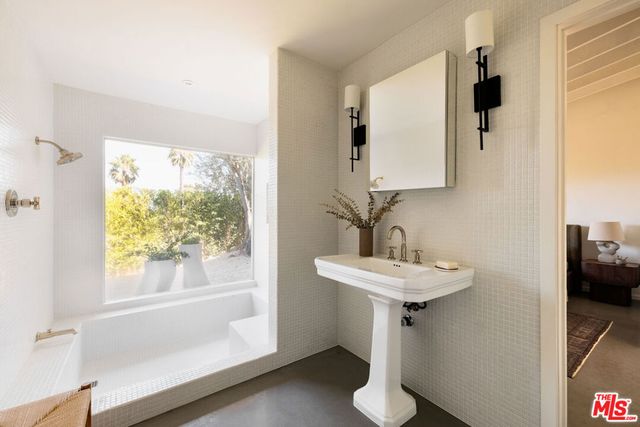 8559 Edwin Drive, Los Angeles, CA 90046