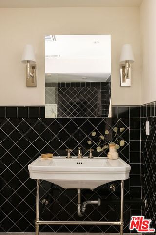 8559 Edwin Drive, Los Angeles, CA 90046