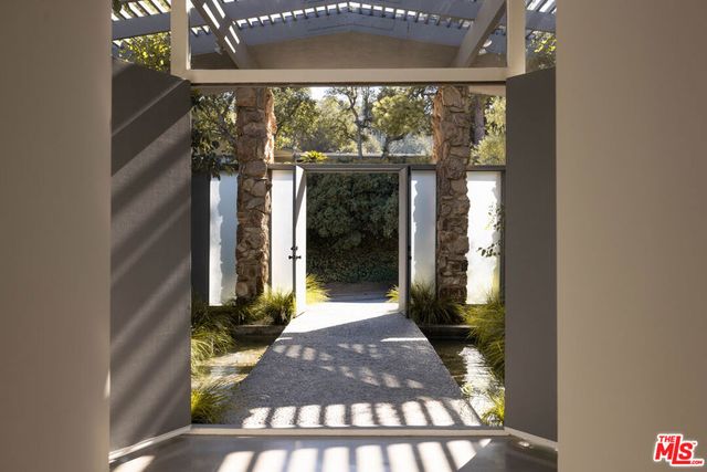 8559 Edwin Drive, Los Angeles, CA 90046