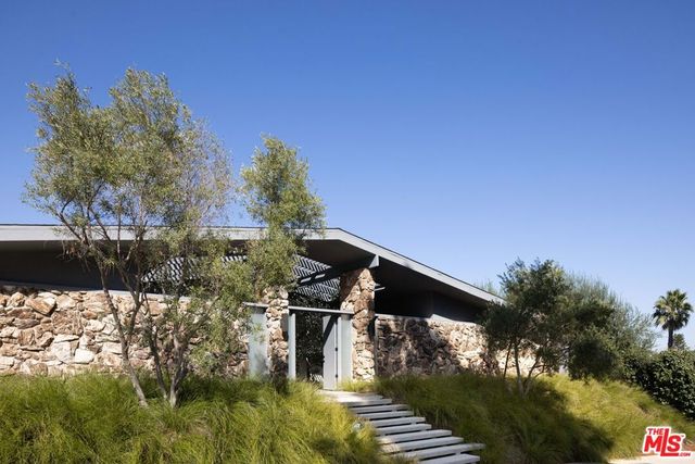 8559 Edwin Drive, Los Angeles, CA 90046