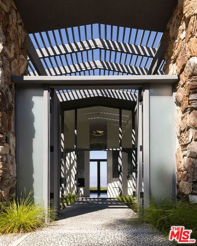 8559 Edwin Drive, Los Angeles, CA 90046