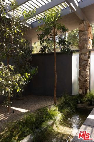 8559 Edwin Drive, Los Angeles, CA 90046