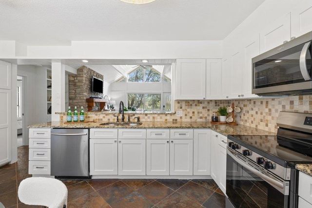 411 Lakeway DR, Lakeway, TX 78734