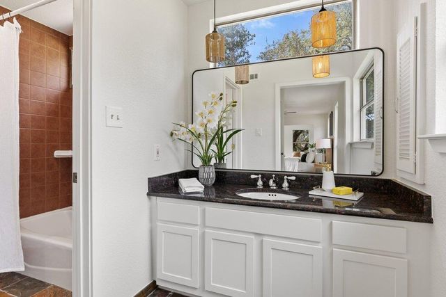 411 Lakeway DR, Lakeway, TX 78734