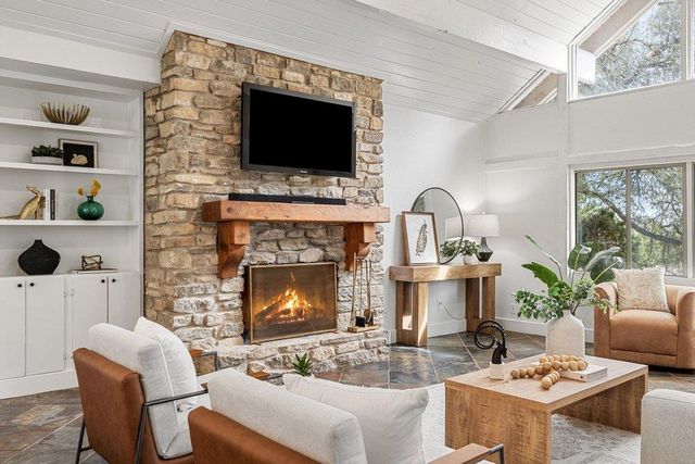 411 Lakeway DR, Lakeway, TX 78734