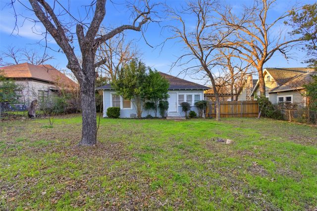 405 College Street, Cleburne, TX 76033