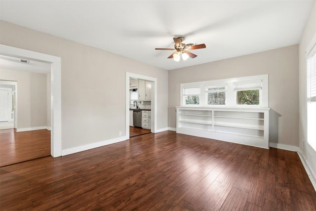 405 College Street, Cleburne, TX 76033
