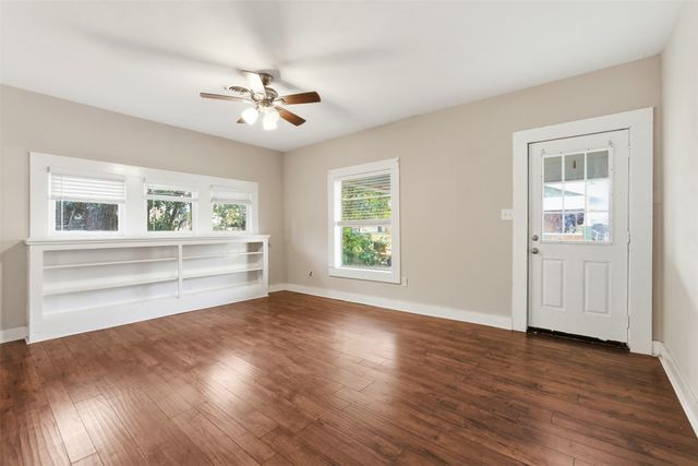 405 College Street, Cleburne, TX 76033