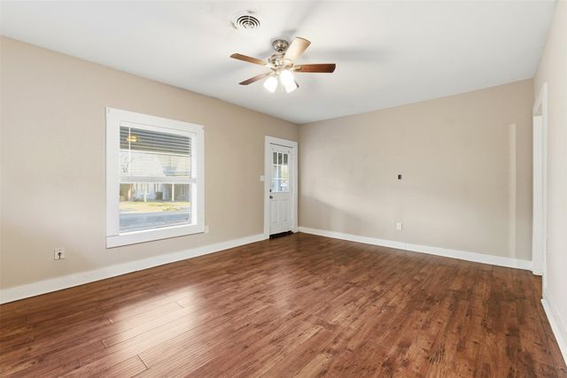 405 College Street, Cleburne, TX 76033