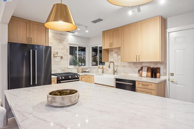 10777 W Estates Dr, Cupertino, CA 95014