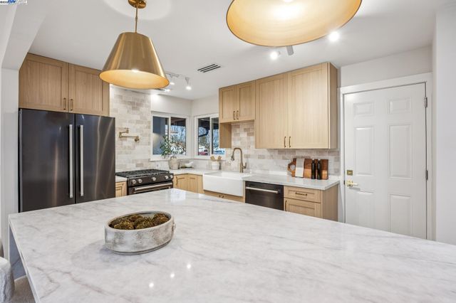 10777 W Estates Dr, Cupertino, CA 95014