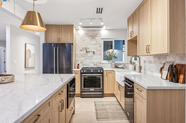 10777 W Estates Dr, Cupertino, CA 95014