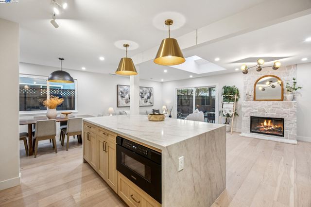 10777 W Estates Dr, Cupertino, CA 95014