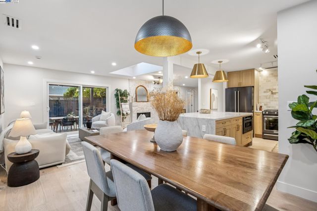 10777 W Estates Dr, Cupertino, CA 95014