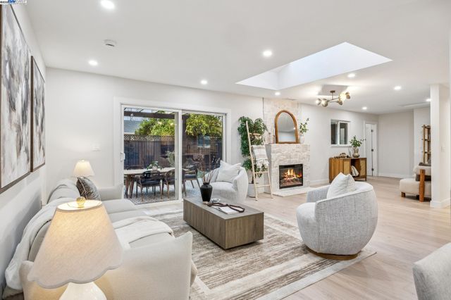 10777 W Estates Dr, Cupertino, CA 95014