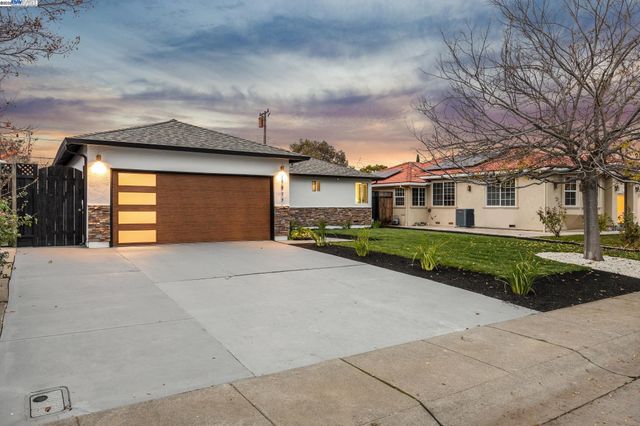 10777 W Estates Dr, Cupertino, CA 95014