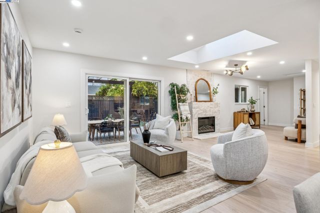 10777 W Estates Dr, Cupertino, CA 95014