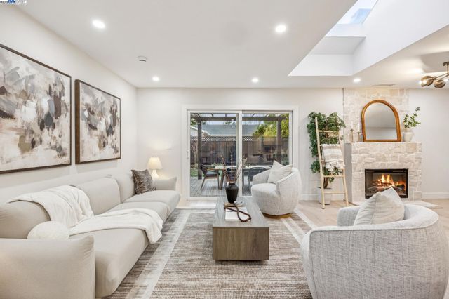 10777 W Estates Dr, Cupertino, CA 95014