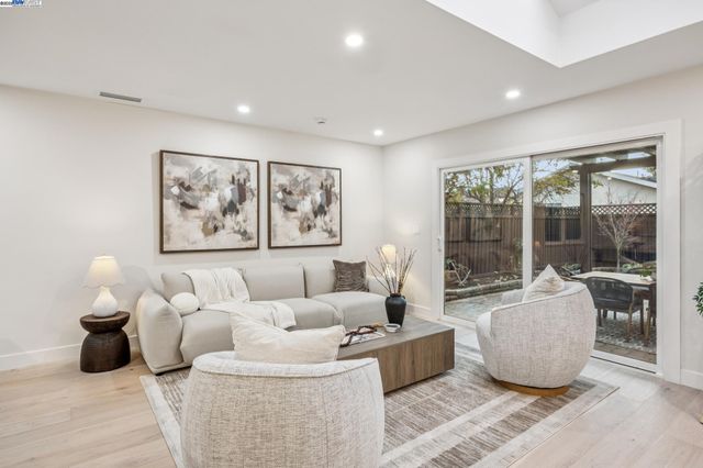 10777 W Estates Dr, Cupertino, CA 95014