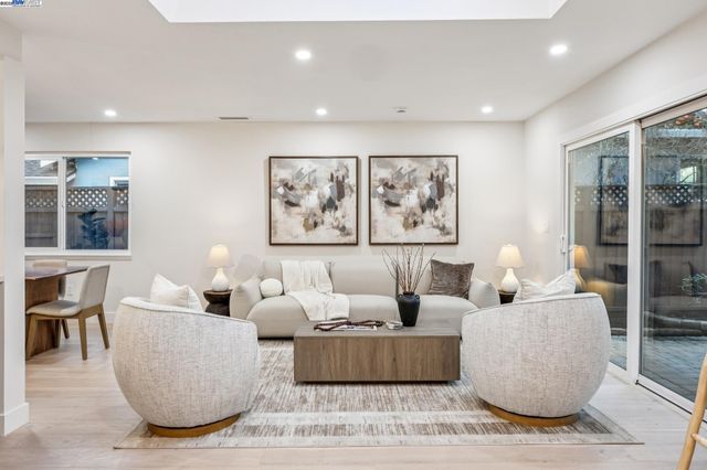 10777 W Estates Dr, Cupertino, CA 95014