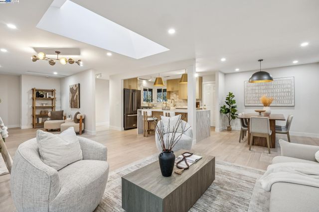 10777 W Estates Dr, Cupertino, CA 95014