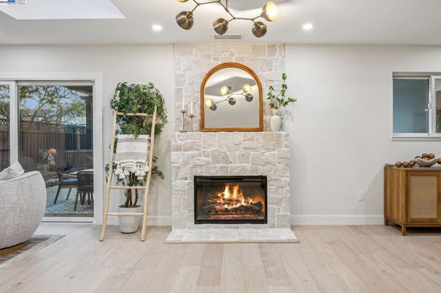 10777 W Estates Dr, Cupertino, CA 95014