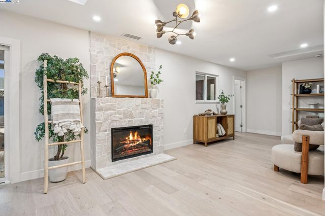 10777 W Estates Dr, Cupertino, CA 95014