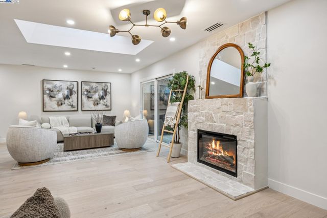 10777 W Estates Dr, Cupertino, CA 95014