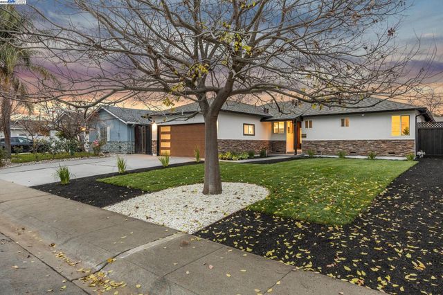 10777 W Estates Dr, Cupertino, CA 95014