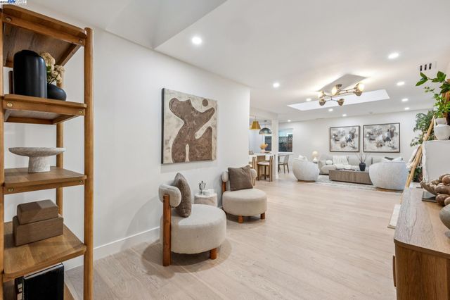 10777 W Estates Dr, Cupertino, CA 95014