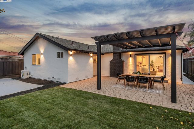 10777 W Estates Dr, Cupertino, CA 95014