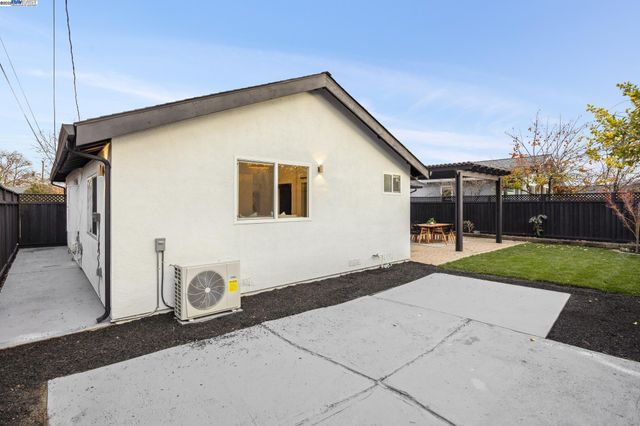 10777 W Estates Dr, Cupertino, CA 95014