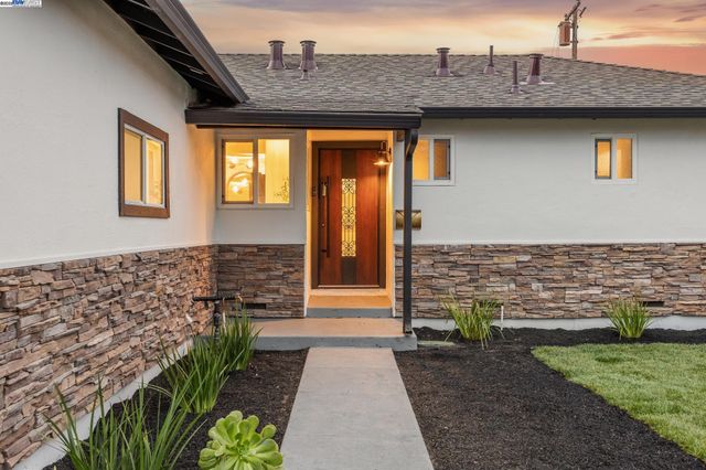 10777 W Estates Dr, Cupertino, CA 95014