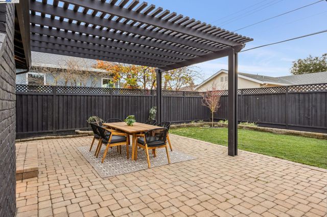 10777 W Estates Dr, Cupertino, CA 95014