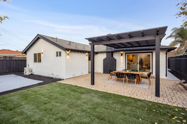 10777 W Estates Dr, Cupertino, CA 95014