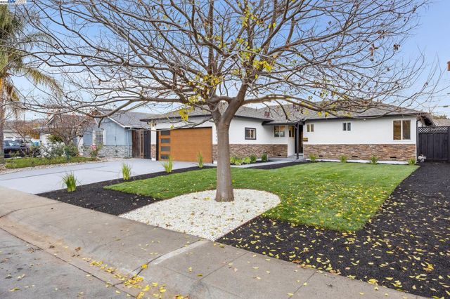 10777 W Estates Dr, Cupertino, CA 95014