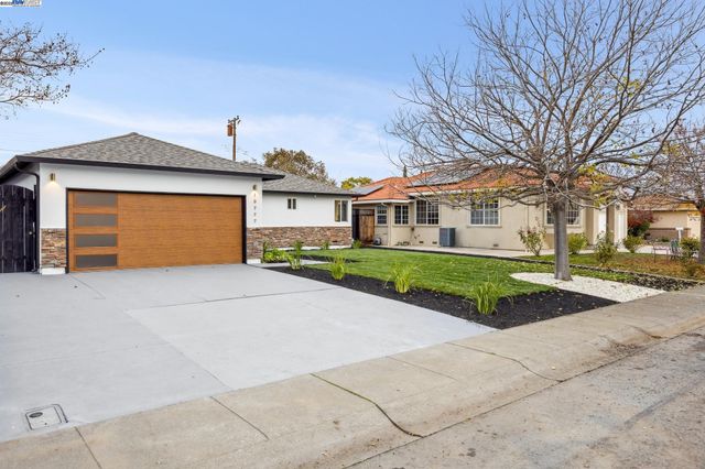 10777 W Estates Dr, Cupertino, CA 95014