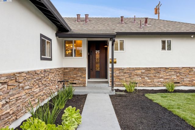 10777 W Estates Dr, Cupertino, CA 95014