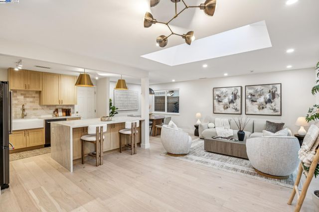 10777 W Estates Dr, Cupertino, CA 95014