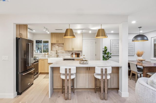 10777 W Estates Dr, Cupertino, CA 95014