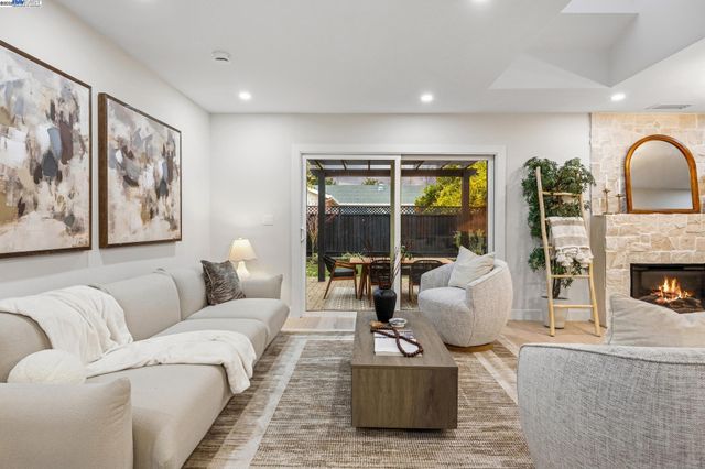 10777 W Estates Dr, Cupertino, CA 95014