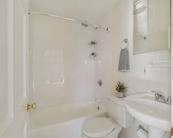 82 Munroe Street 11, Somerville, MA 02143