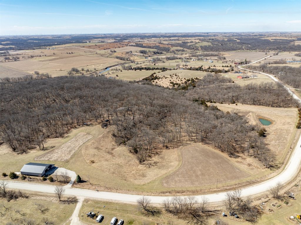 1122 220th Street, Winterset, IA 50273