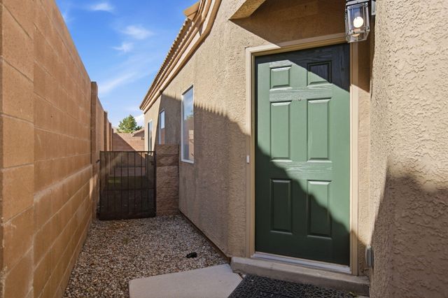 1040 Marapi Street NW, Albuquerque, NM 87120