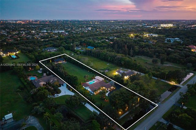 13900 Mustang Trl, Southwest Ranches, FL 33330